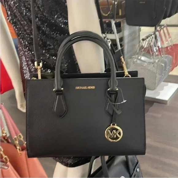 Michael Kors Sheila Medium Center Zip Satchel
Crossbody Bag
NWT - Picture 4 of 16